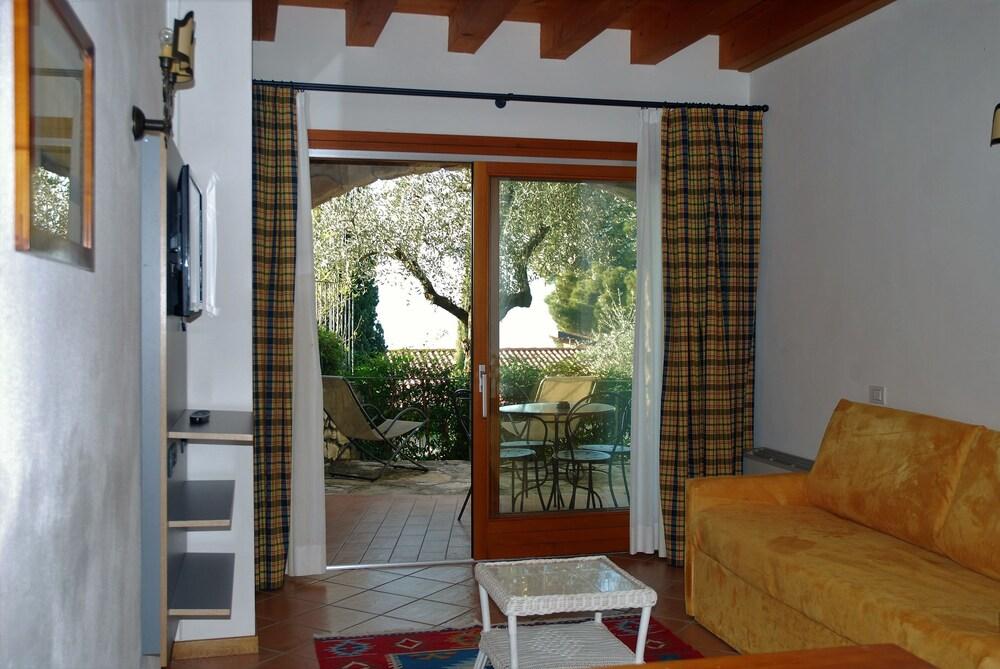 Ca Del Apartahotel